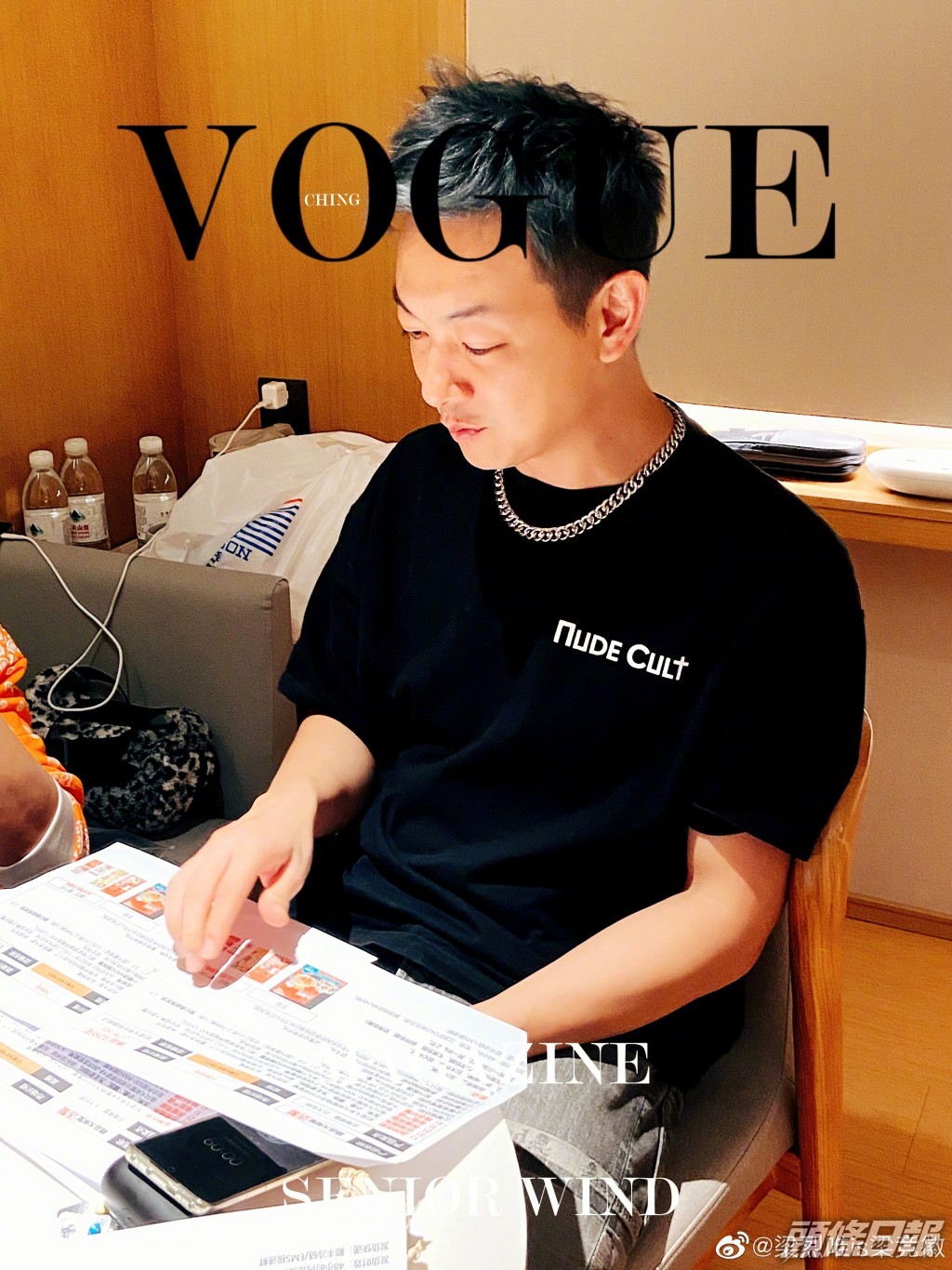 最近梁競徽在微博貼出的照片，並不覺得他發福現雙下巴。